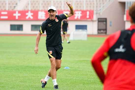 【双方比赛阵容】塞尔维特出场阵容：32-弗里克、3-常本佳吾、4-鲁伊勒、19-塞维林、6-巴隆（95’33-沃伊洛兹）、9-斯特凡诺维奇、8-科尼亚（79’30-迪巴）、5-翁杜阿、77-博拉（67’10-安图内斯）、17-库泰萨（67’21-吉列梅诺）、29-贝蒂亚（79’45-图阿蒂）替补未出场：40-马万、44-贝松、20-麦金、31-夸塔拉罗马出场阵容：99-斯维拉尔、5-恩迪卡、14-迭戈-略伦特、19-切利克、92-沙拉维（73’37-斯皮纳佐拉）、52-博维（80’11-贝洛蒂）、4-克里斯坦特、16-帕雷德斯、22-奥亚尔（55’7-佩莱格里尼）、21-迪巴拉（80’20-桑谢斯）、90-卢卡库替补未出场：1-帕特里西奥、63-波尔、2-卡尔斯多普、23-曼奇尼、59-扎莱夫斯基、60-帕加诺、61-皮西利、64-切鲁比尼